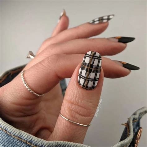 25+ Mẫu Nail Burberry Kẻ Sọc Thời Thượng Cá Tính